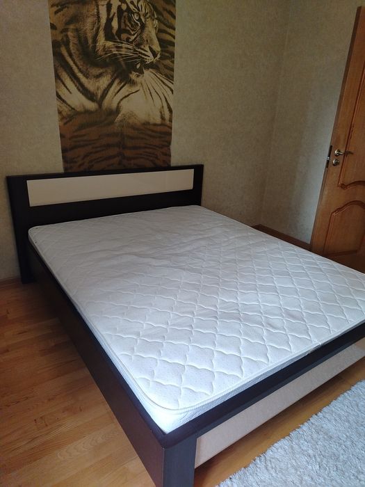 Продам матрас размер 160-200