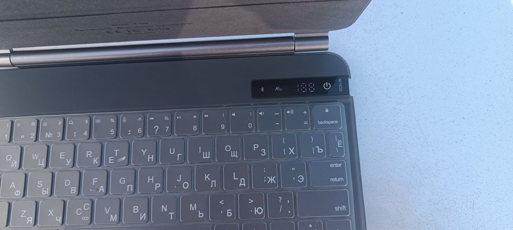 P109 Magic Wireless Keyboard Case для iPad