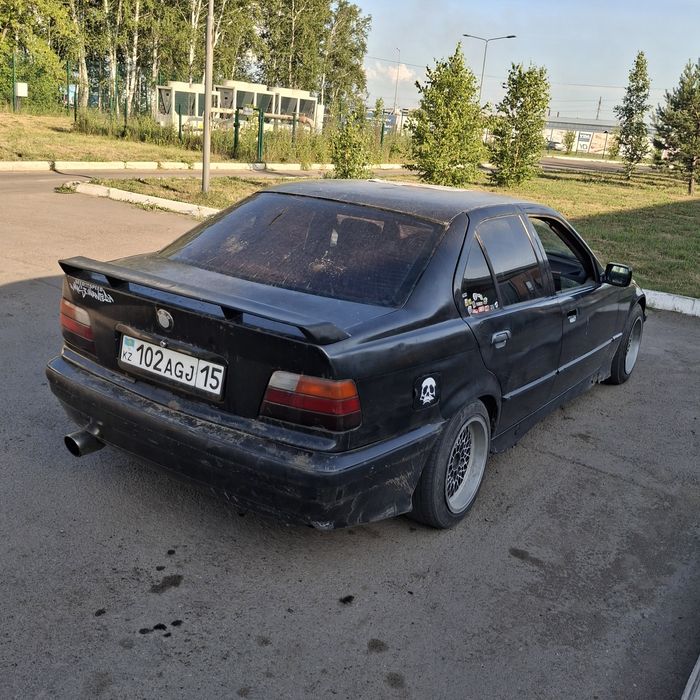 Продам машину бмв