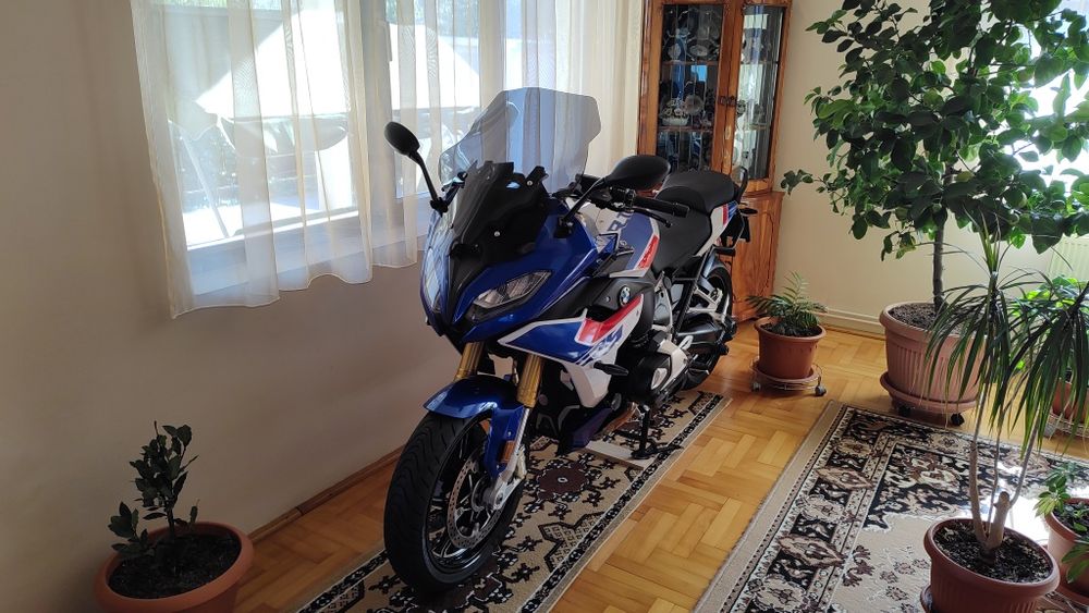 BMW R1250RS, opțiunea Billet Shadow, 13976 km, în garanție