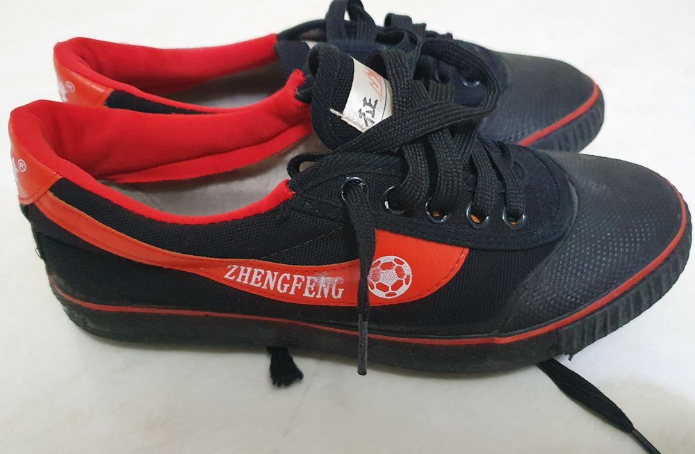 Бутсы для мальчиков в хорошем состоянии