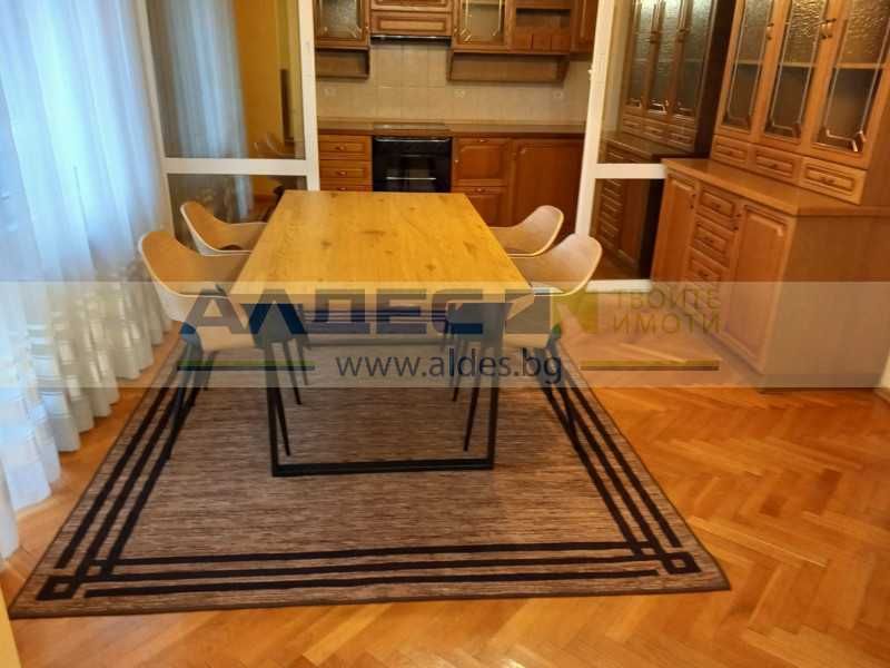 Дава се под наем Тристаен апартамент в София, Център - 107 кв.м за 1200 € - Снимка #1