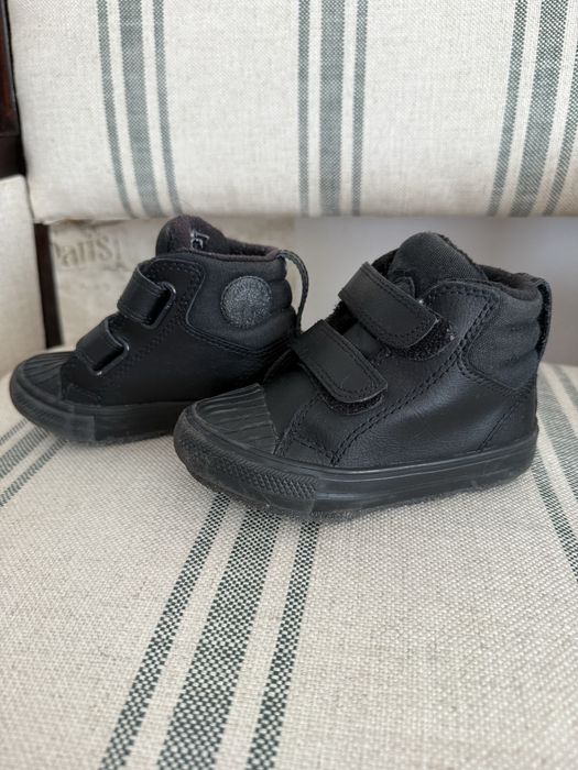 Incaltaminte copii din piele, marimea 23, marca Converse, stare impeca