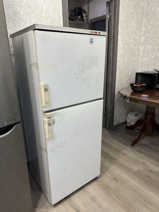 Холодильник двухкамерный