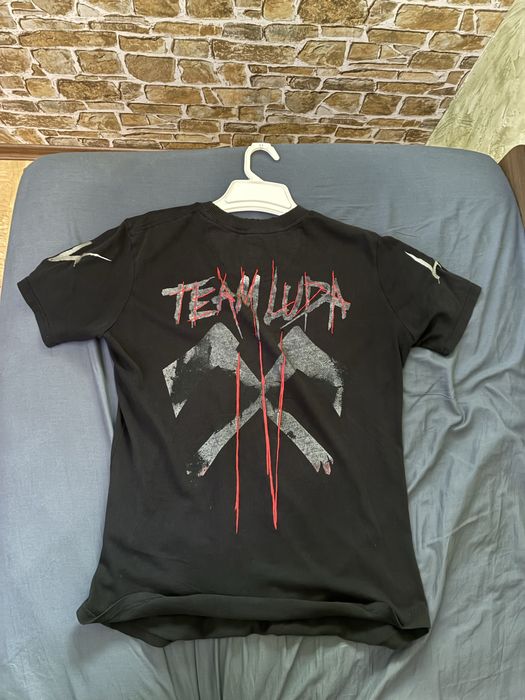 Продавам тениски на Luda и prizrak