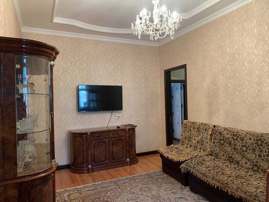Сдается 3 комнатная квартира в ЦЕНТРЕ ор-р улица Алишера Навои! СРОЧНО