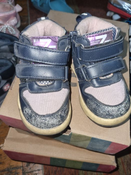 Ботинки 26, кроссовки 21