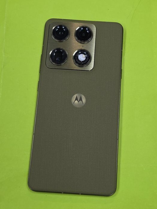 КАТО НОВ 512GB Motorola Signature Yettel Гаранция 3г. 2029 Martini Olive Gold