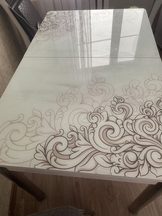 Стол и стулья