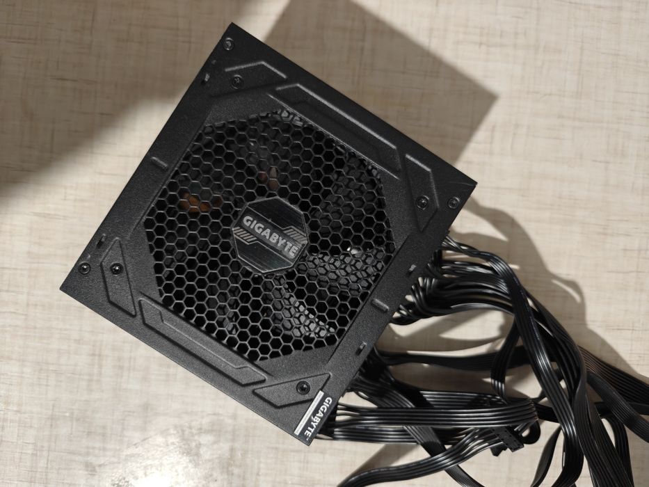 Блок питания gigabyte p750gm 80 plus модульный
