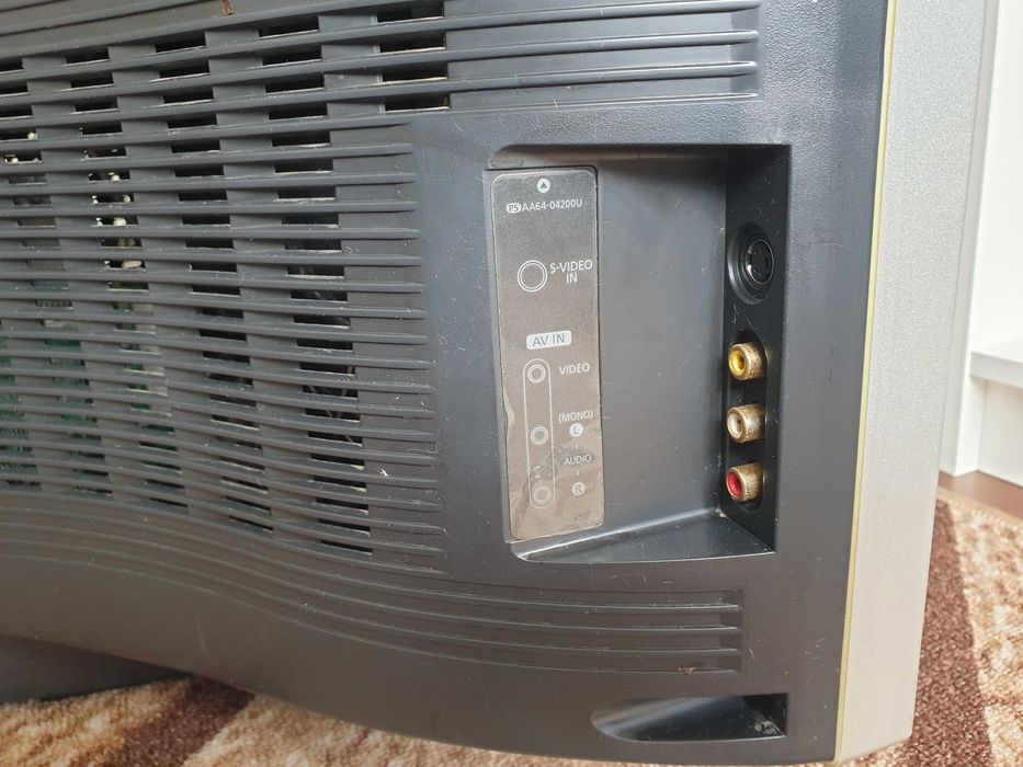 Телевизор Samsung 29 инча CW-29Z306V с намален обем в дълбочина.