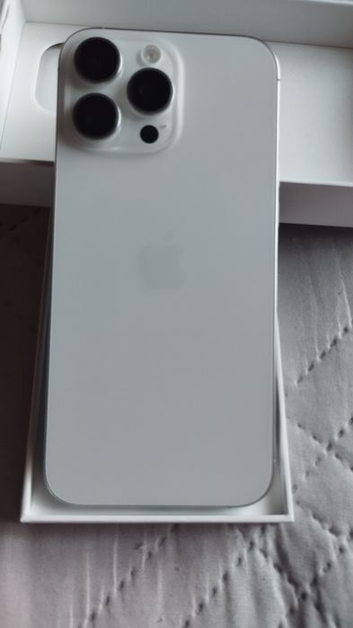 Продавам нов APhone 16 Pro MAX