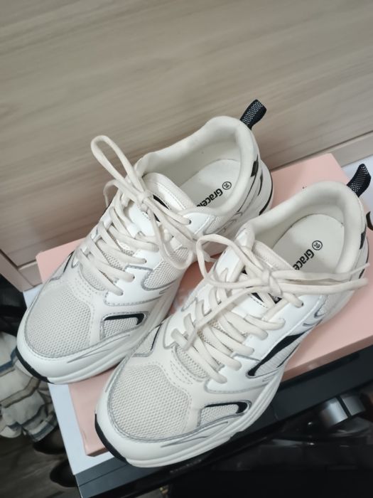 Дамски спортни обувки/маратонки