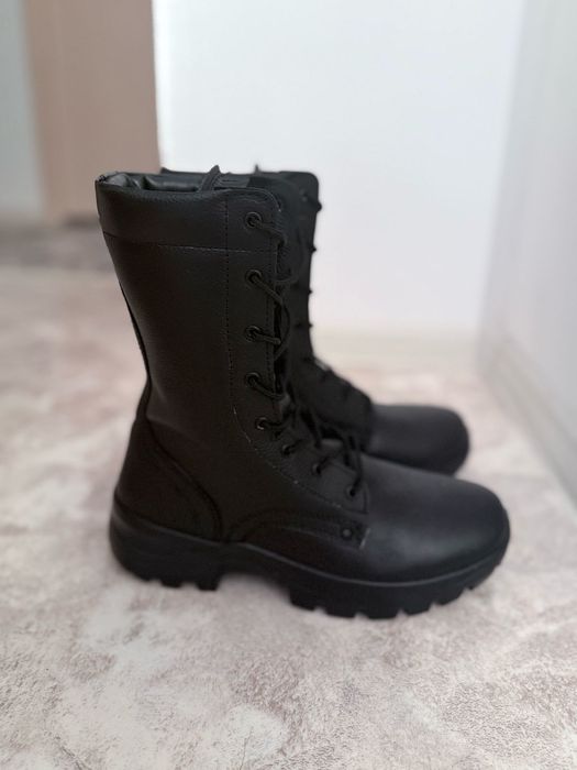 ПРОДАМ зимний военный берцы 41 размера