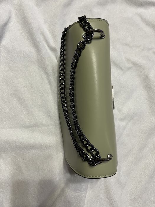 Сумочка и две шапки , новые