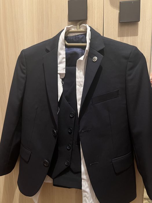 Костюм тройка  для мальчиков