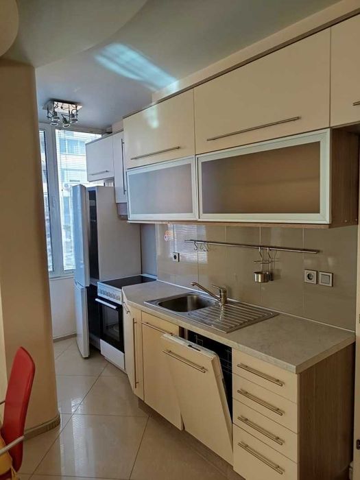 Дава се под наем Тристаен апартамент в София, Гоце Делчев - 115 кв.м за 847 € - Снимка #4