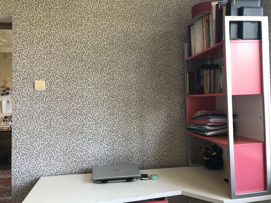 Письменный стол с втроенным шкафом