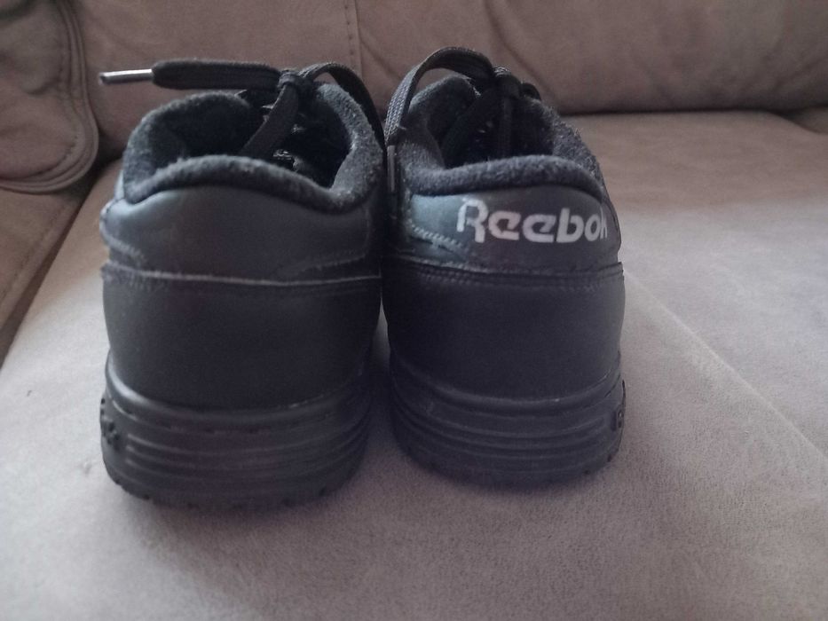 Reebok Classic кожени, номер 39 – стил и комфорт в черно