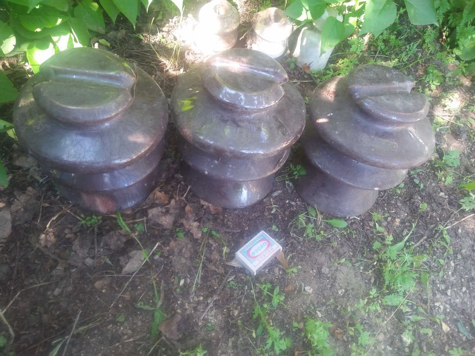 Продам изоляторы 3шт