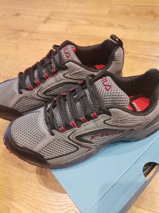 Чисто нови Маратонки