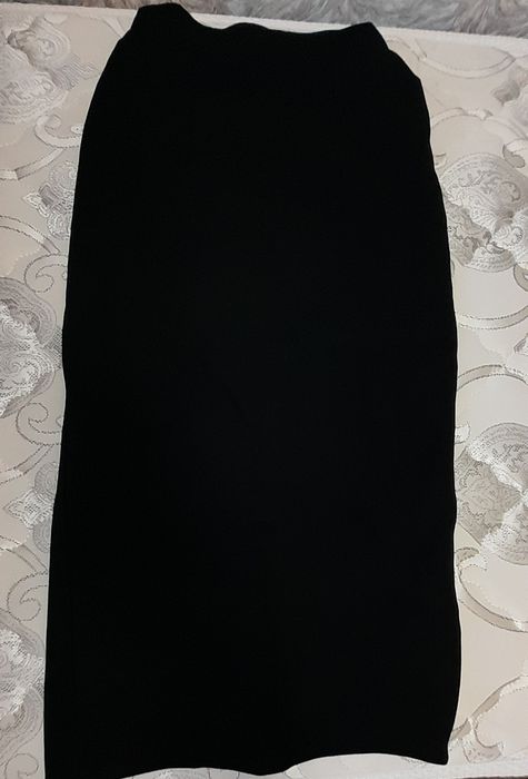 Продаётся черная юбка карандаш с разрезом