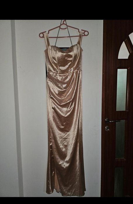 Vând rochie lungă de eveniment