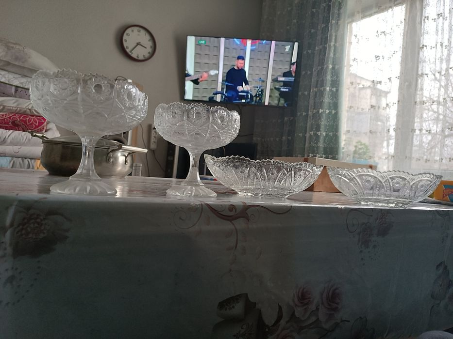 хрустальные вазы и стеклянные  посуды