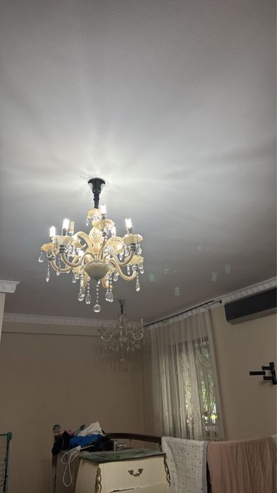 Продам люстры (6 и 9 рожков)