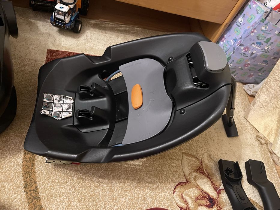 Scoică Cybex Cloud Q cu inserție nou nascut+baza