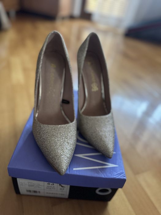 Златни токчета 37