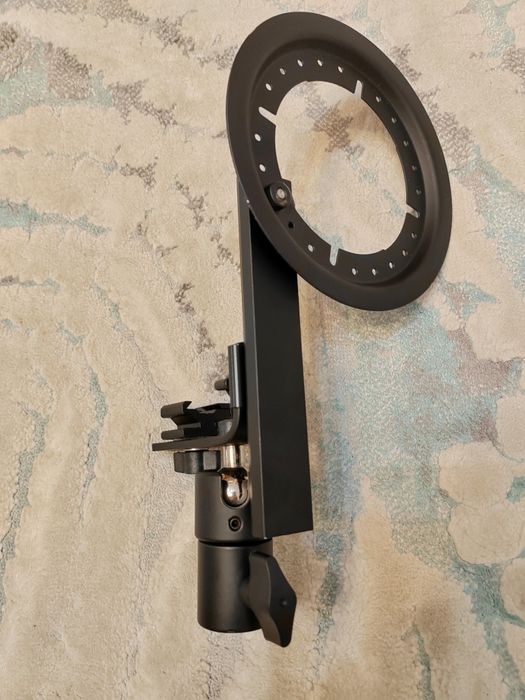 Vand Softbox pliabil 60x60 cm
Totul impecabil si complet asa cum a fos