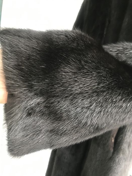 Продам норковую шубу.