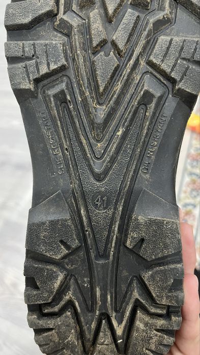 Продам зимний спец обувь 41 размер