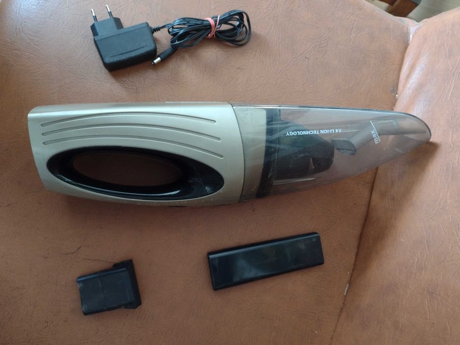 Aspirator mini pentru casa sau masina