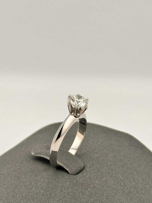 Кольцо с бриллиантом 0,95 карат