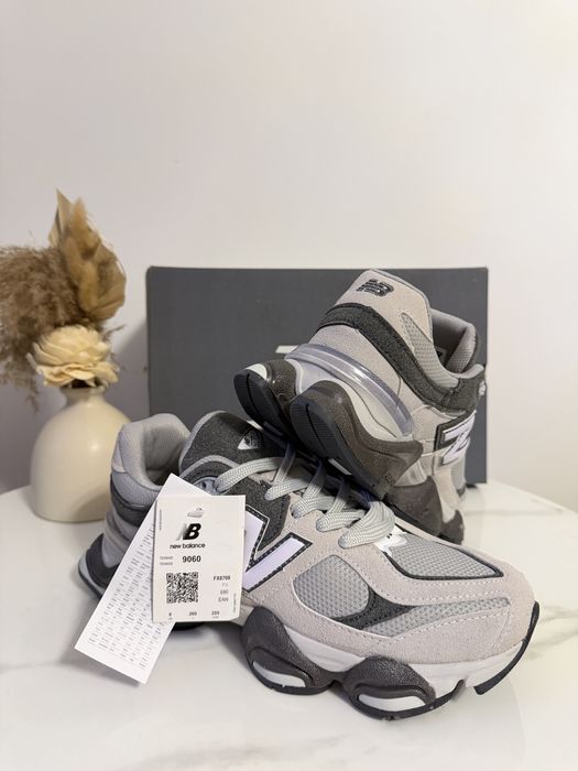 Adidasi New Balance 9060 Gri