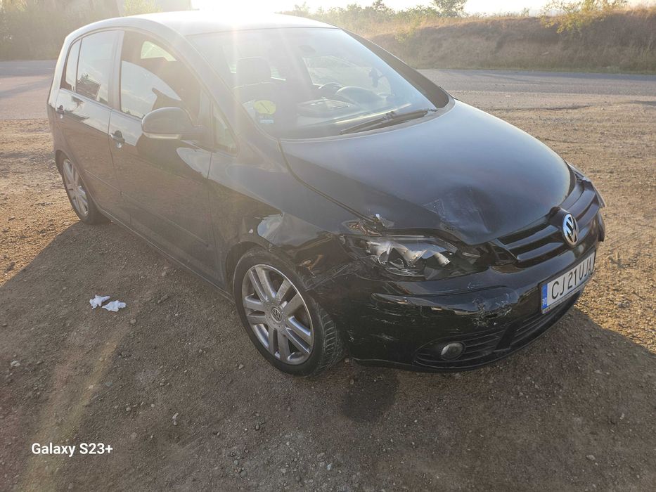 Vand sau dezmembrez  golf 5 plus 1.6 fsi benzina toate piesele disponibile motor funcțional cutie in 6 trepte funcțională..preț 1350 € ..