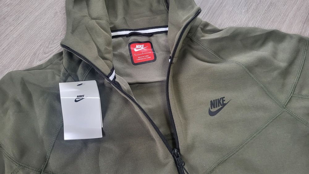 Compleu Nike Tech