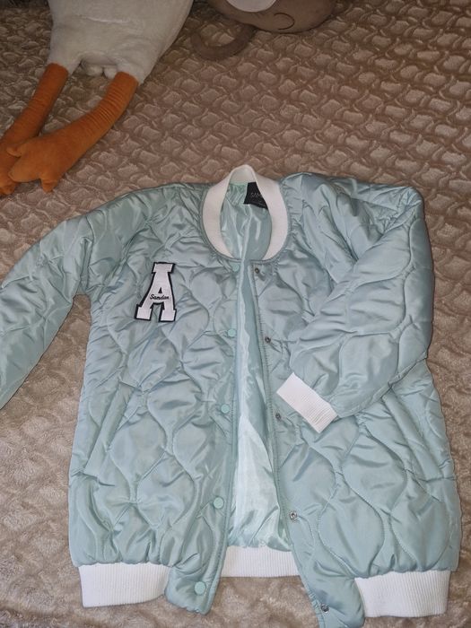 Продам бомбер женский