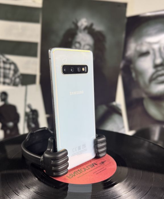 Samsung S10 с гарантией