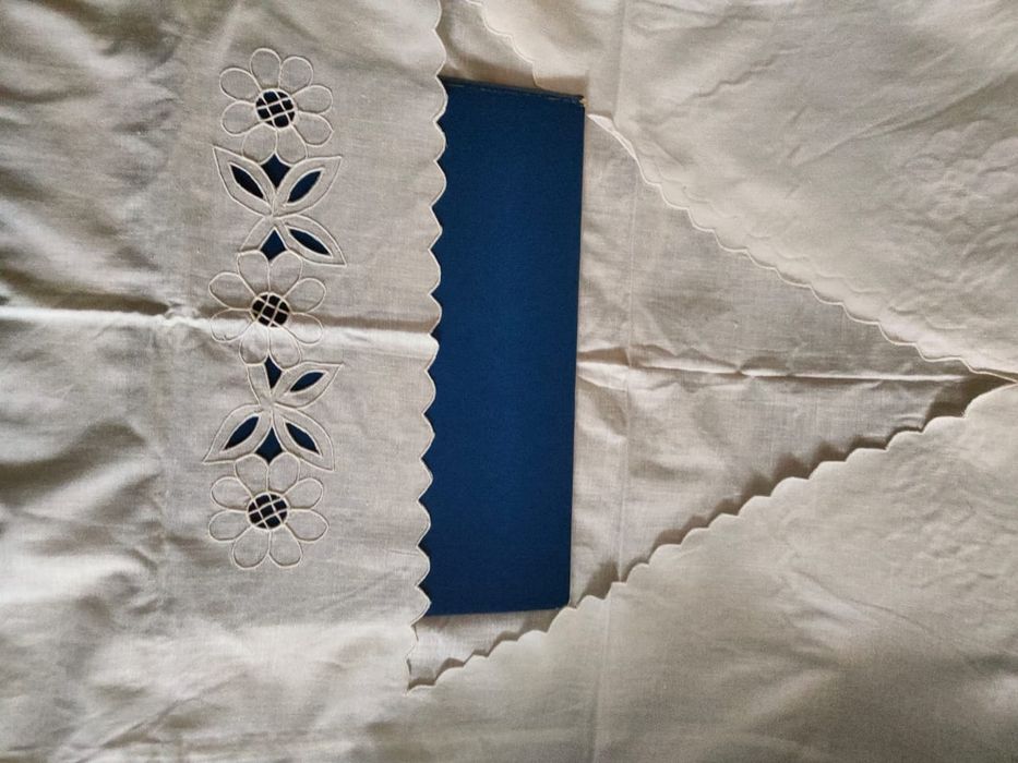 Пододеяльник белый, выбитый