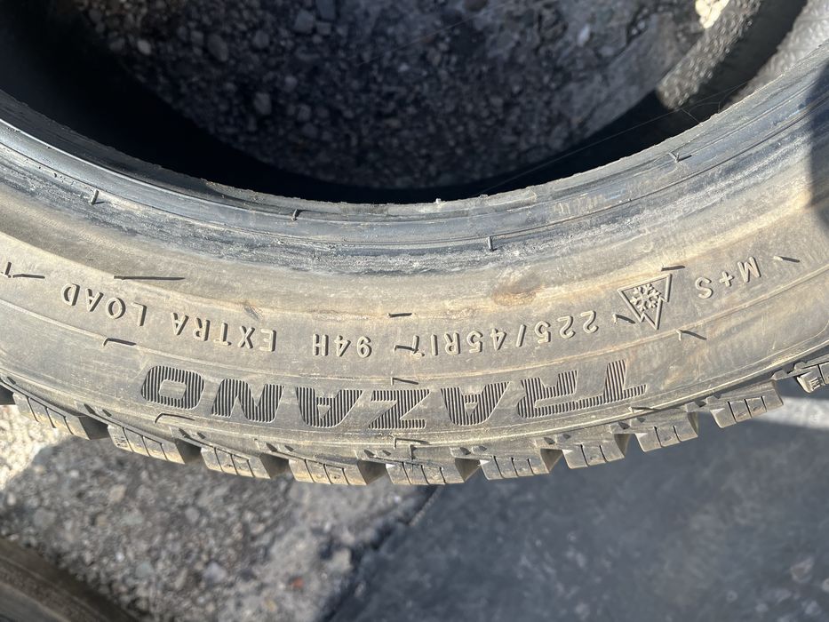 Продаются шины шипованные