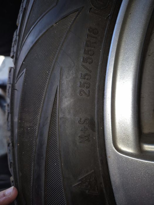 Хубав зимен комплект джанти с перфектни гуми за Mercedes
