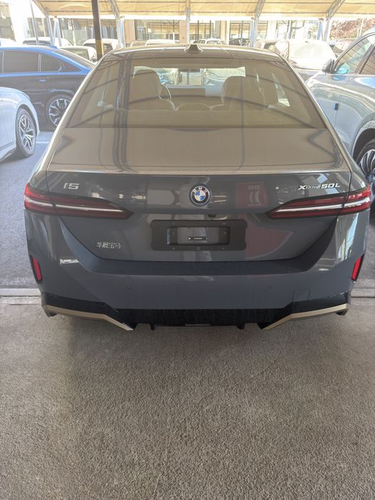 BMW i5 50L M Paket 2025 yil