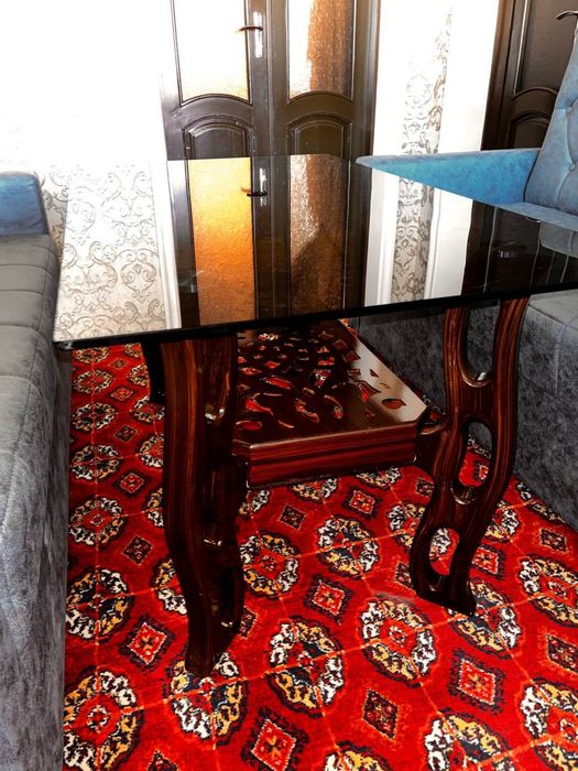 Yumshoq mebel jurnalniy stol bilan