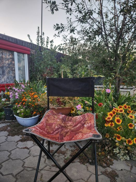 Продаю складной стол и стулья