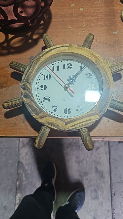 Продаю часы деревянные