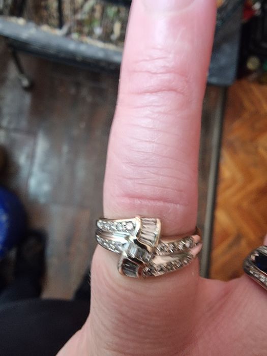 18к Златен пръстен с диаманти 0,87к