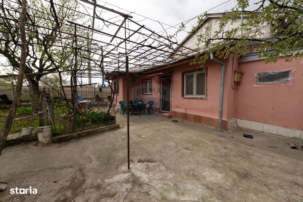 Casă de vânzare si teren 266mp în zona Giulesti